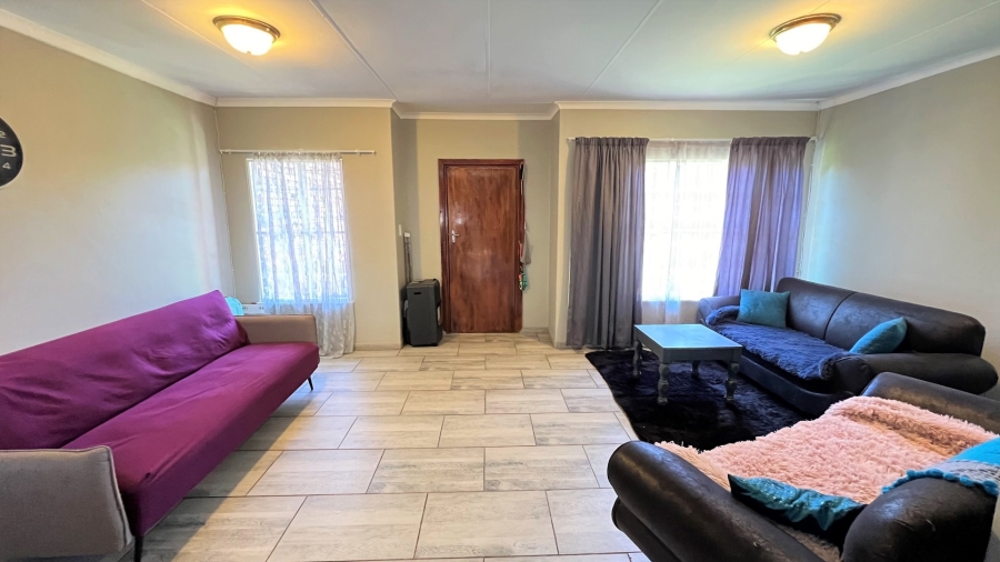 2 Bedroom Property for Sale in Langenhovenpark Free State